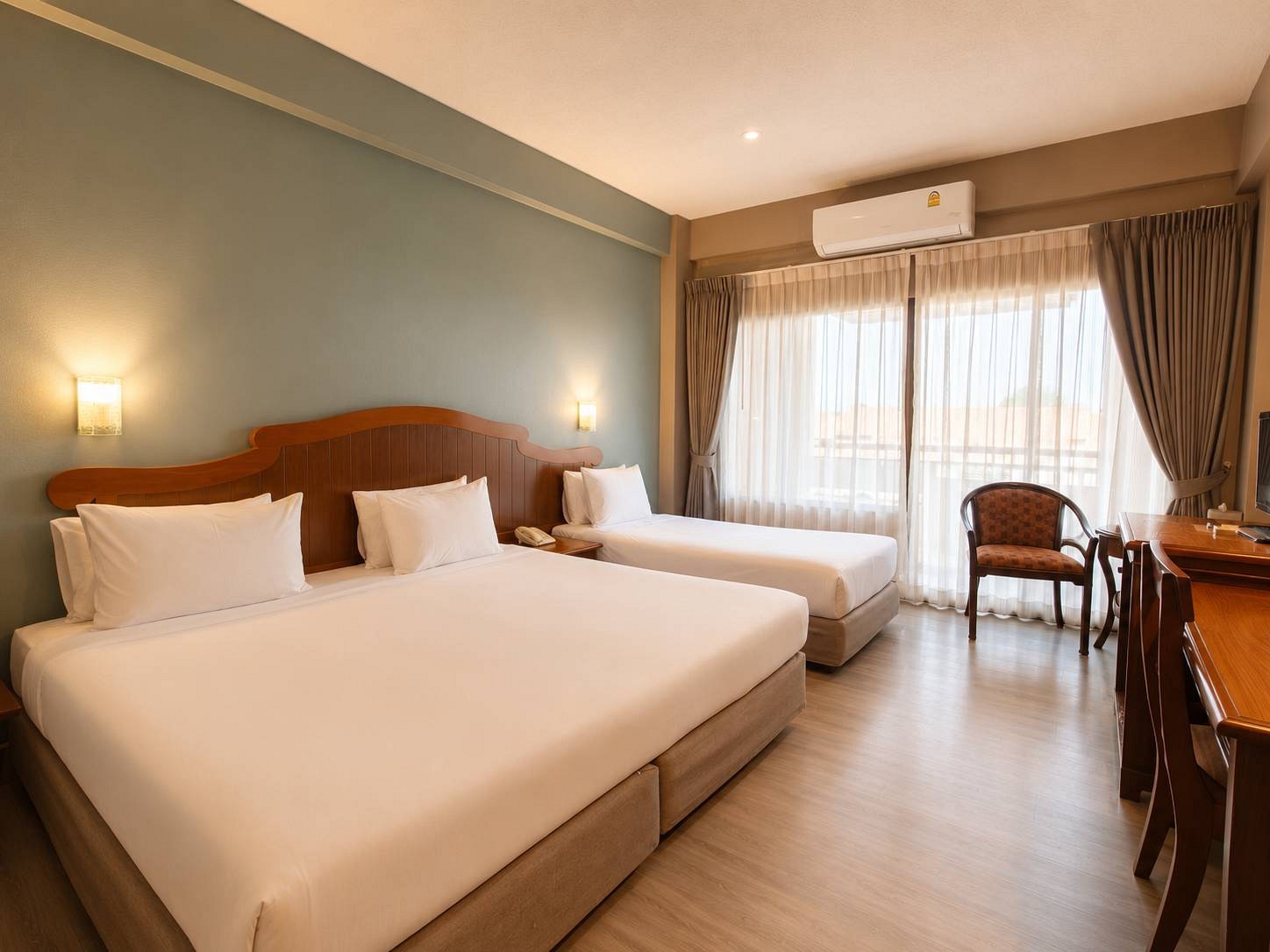 Deluxe Family Connecting Room