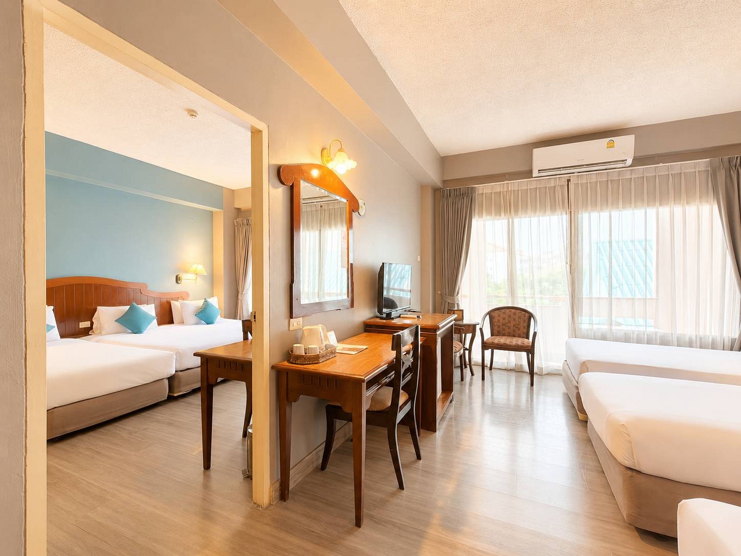 Deluxe Family Connecting Room
