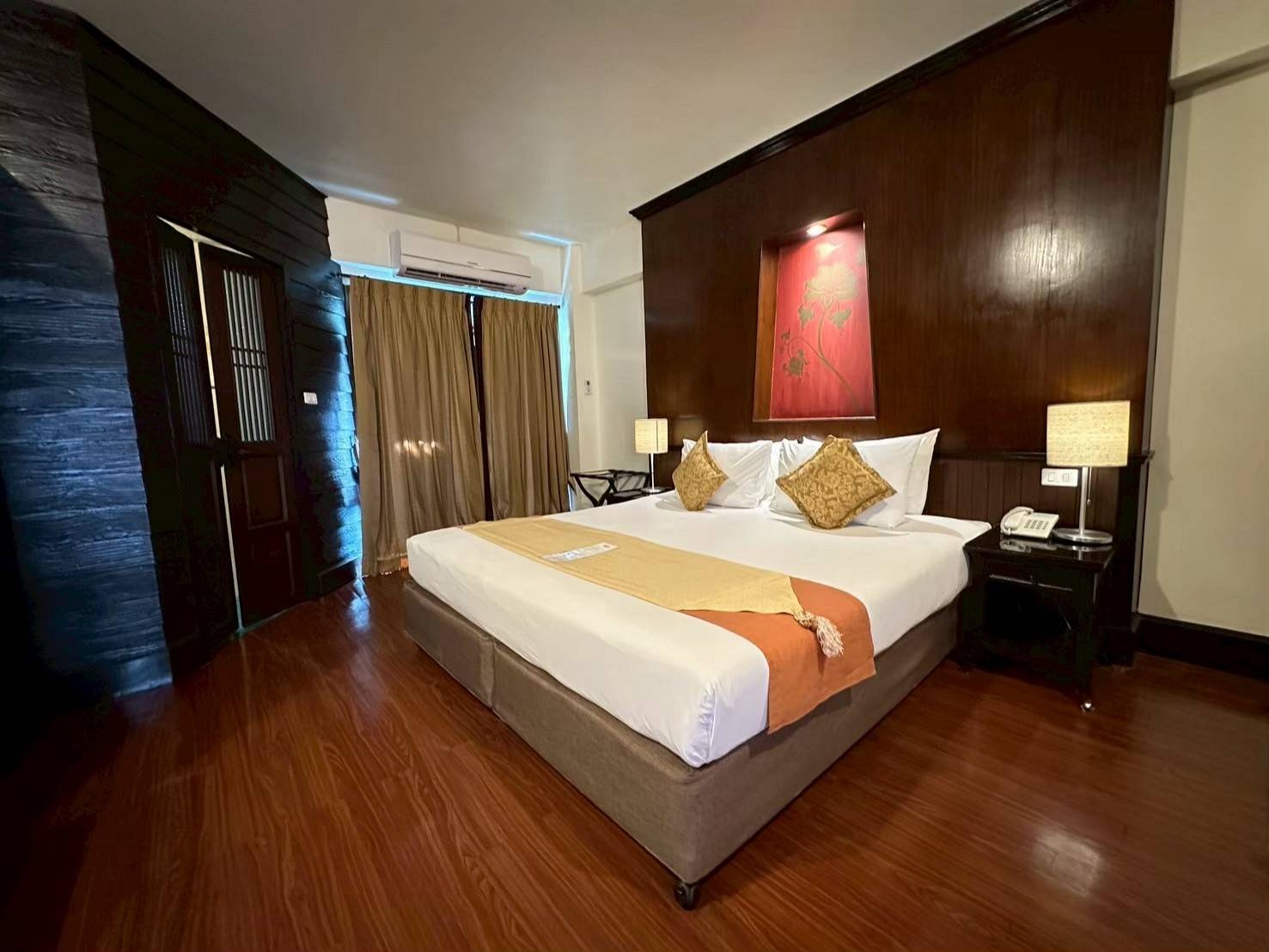 Deluxe Lanna Room