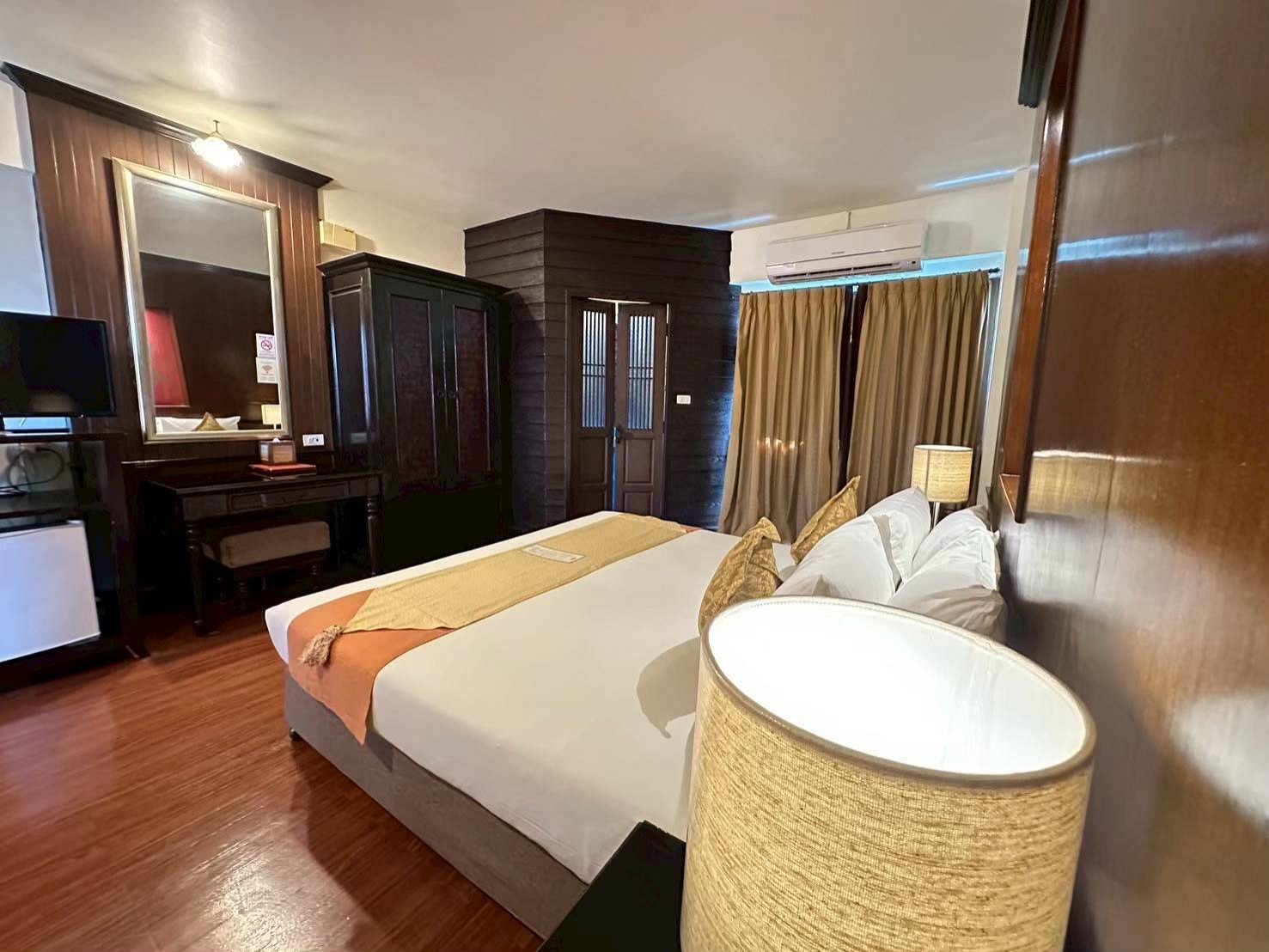 Deluxe Lanna Room
